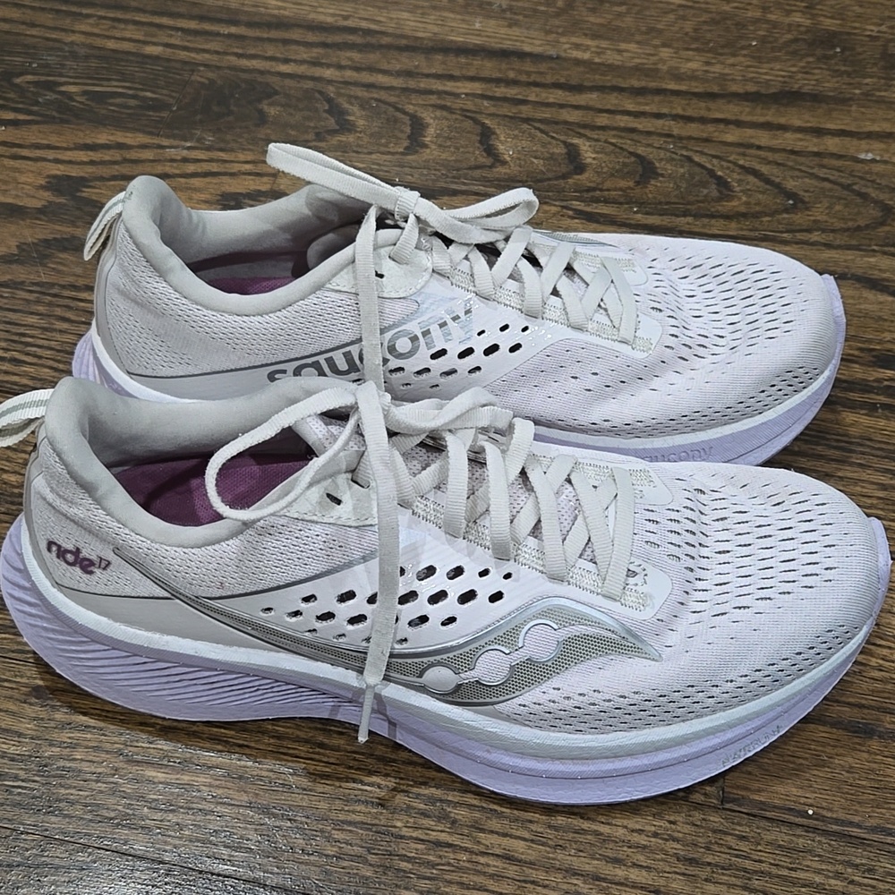 Saucony Ride 17 Shoes In Viola Moon Running Shoes Women’s Size 9.5 sneakers